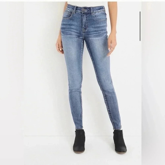 Maurices High Rise Skinny Distressed Jeans‎ Plus Size 14W - Picture 1 of 7